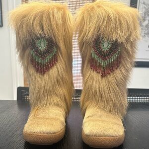 Pajar Goat Fur Beaded Boots Size 41 Made in Italy NWOT Camel with Red & Green